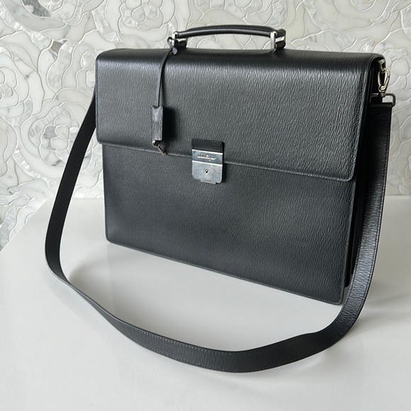 ⭐️HP⭐️Salvatore Ferragamo Black Textured Calfskin 'revival' Accordion Briefcase - Picture 2 of 10